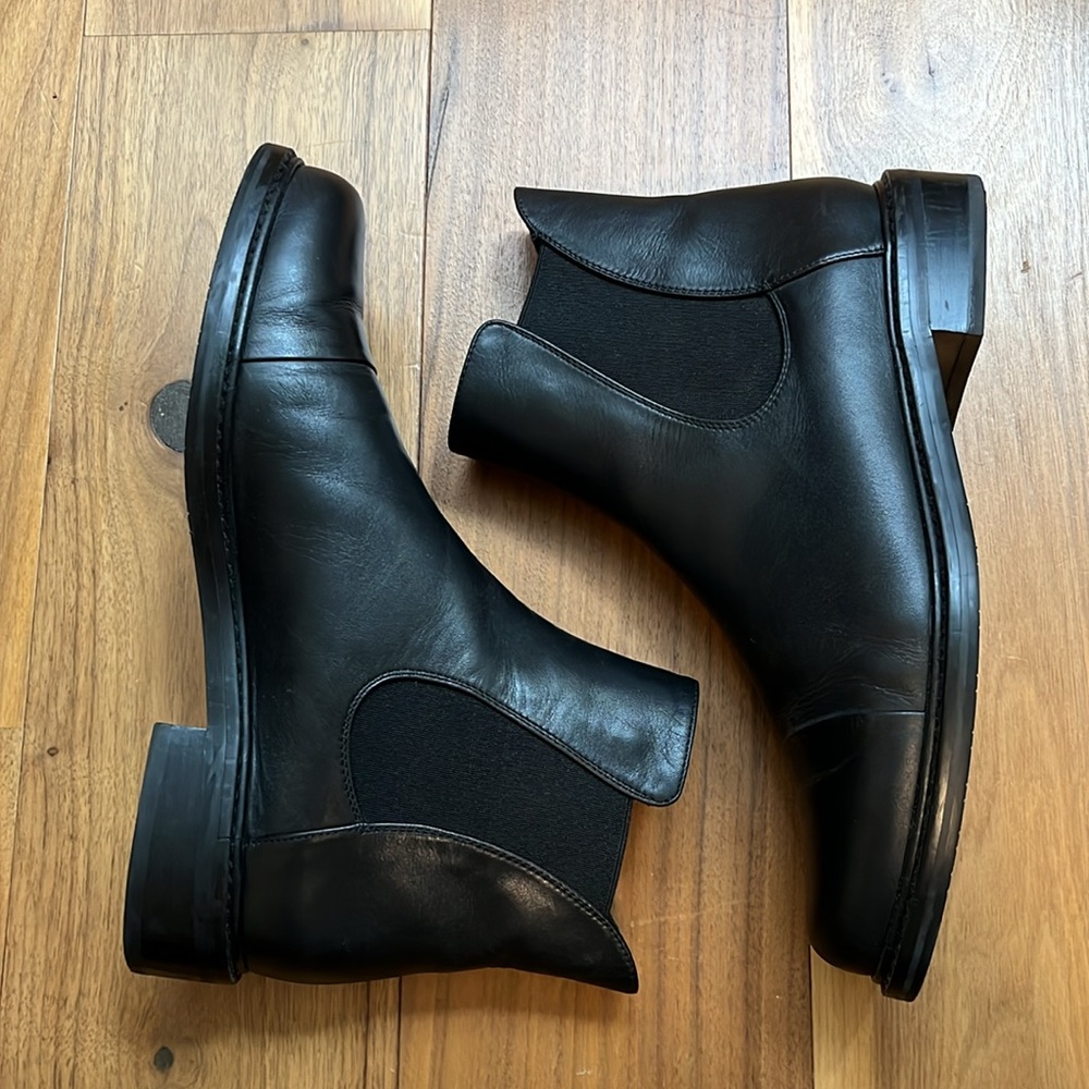 Stuart Weitzman Gobi Chelsea Boots